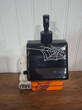 New Peanuts Halloween Ceramic Soap Lotion Dispenser Snoopy Dog House